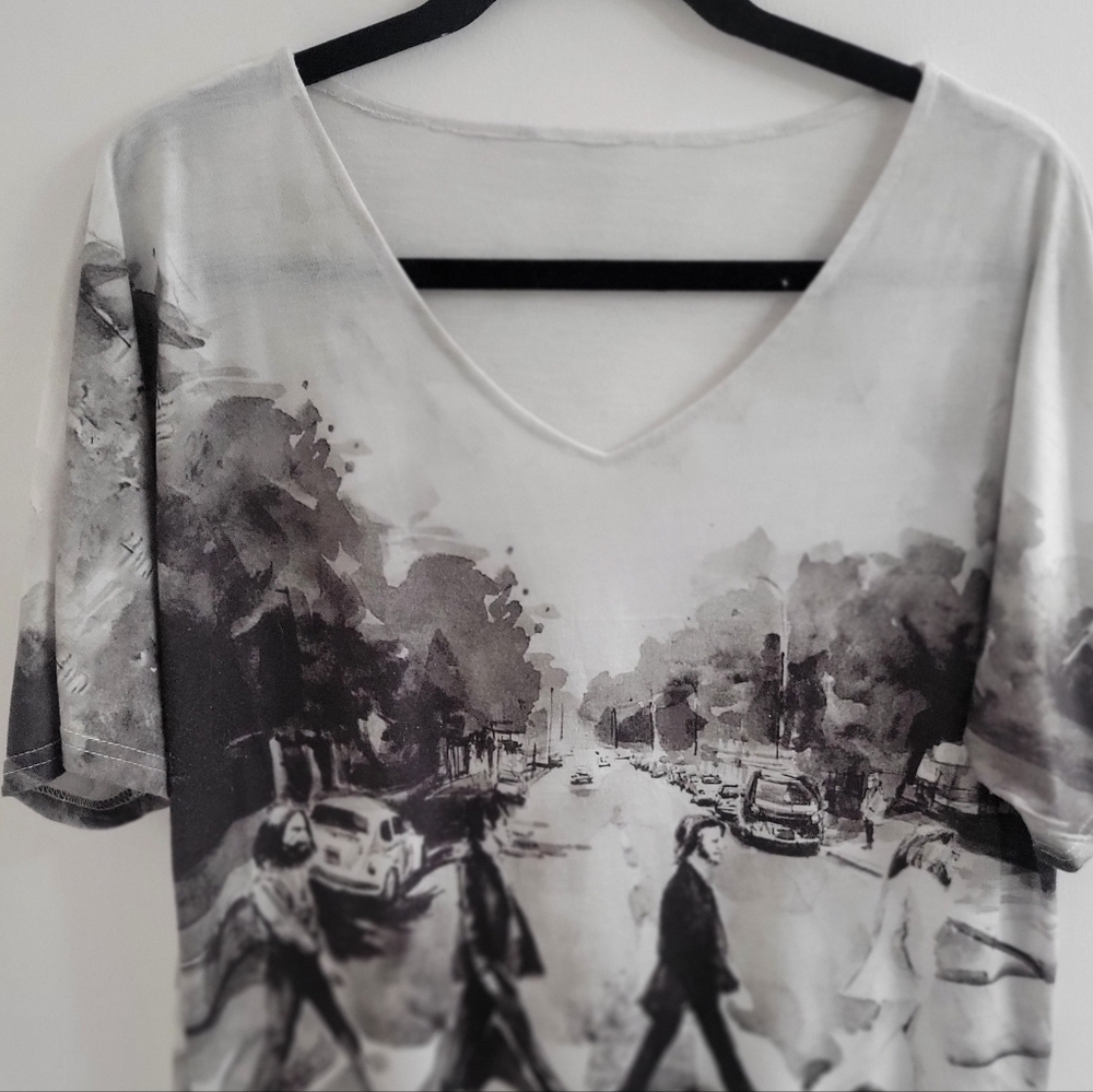 Beatles V-Neck Street-Scene Graphic Tee Abbey Road Washed Monochrome Black White - Picture 2 of 10